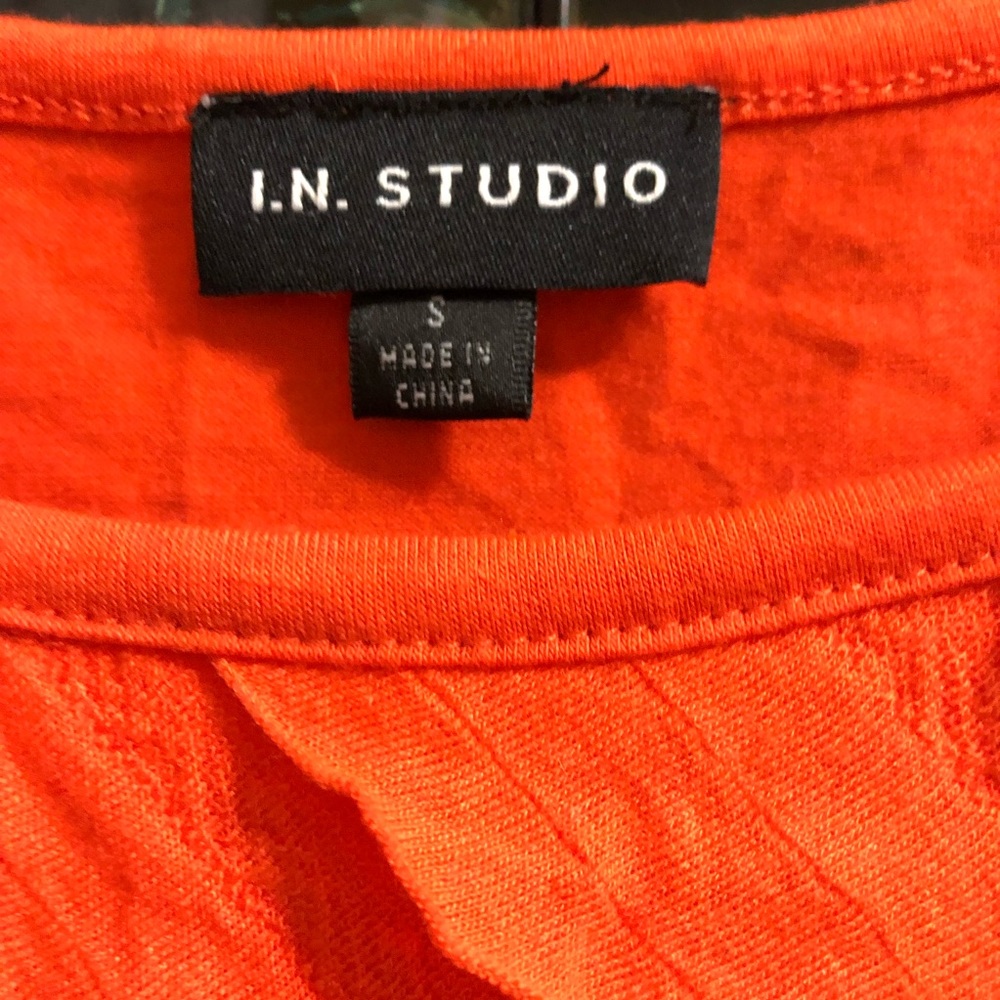 Ruffle blouse 🧡 - Picture 2 of 2